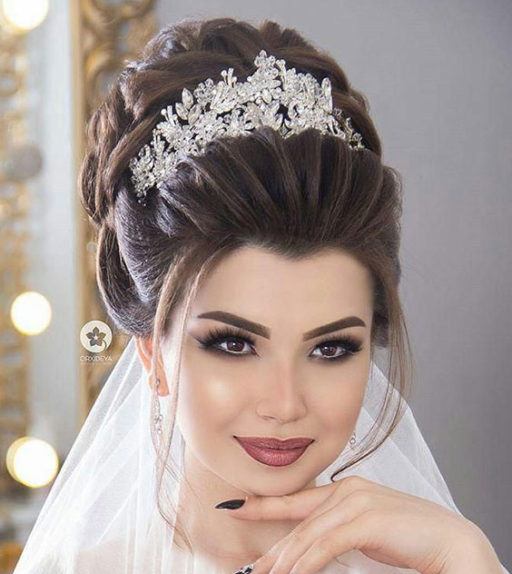 مدل موی بسته عروس با تاج و تور