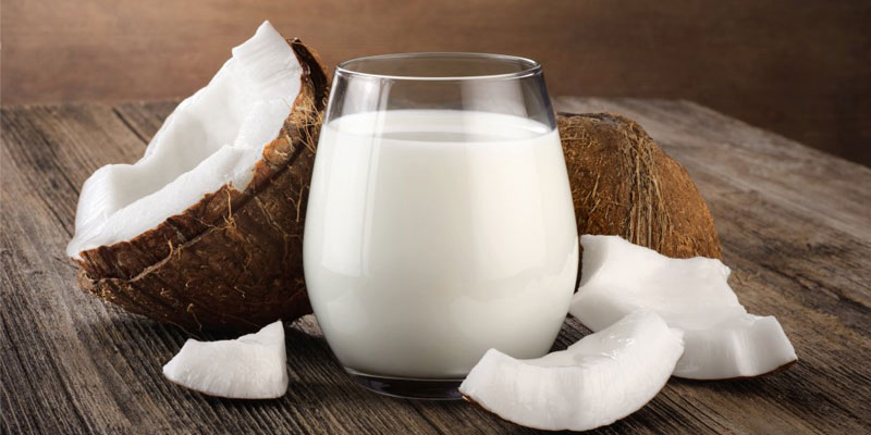 درمان خانگی موخوره با شیر نارگیل